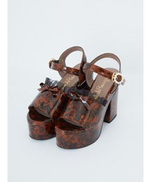 パールバックルフリルサンダル