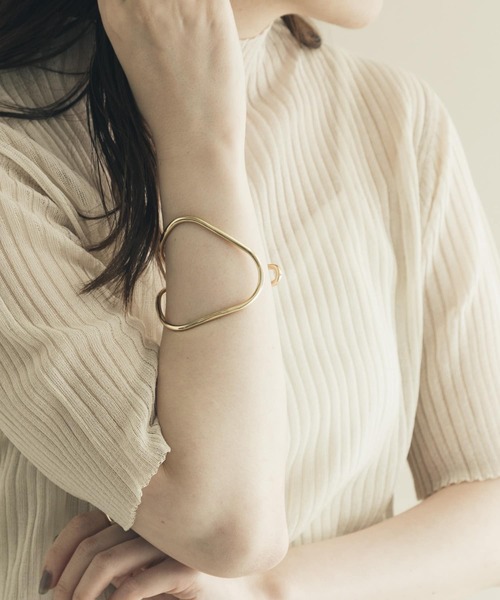 SMELLY(スメリー)の「ルーズラインバングル(バングル/リストバンド・レディース・ゴールド・-)」の1枚目の写真