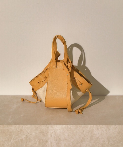 Bou Jeloud(ブージュルード)の「ラウンドコンビショルダーバッグ(ショルダーバッグ・レディース・ブラック/イエロー/キャメル/アイボリー・FREE)」の1枚目の写真