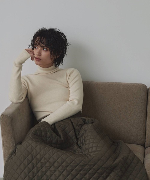 LIAN（リアン）の「12Gルーズタートルニット（ニット/セーター・レディース・ブラウン/ベージュ/ブラック/アイボリー/グリーン/ブルー/ピンク/オレンジ/キャメル/グレー/レッド/その他・FREE）」の2枚目の写真