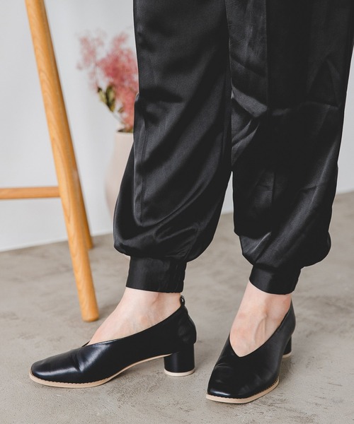 mysty woman（ミスティウーマン）の「サテンジョガーパンツ 237195（スラックス・レディース・ブラック/ライトベージュ/チャコール・FREE）」の7枚目の写真