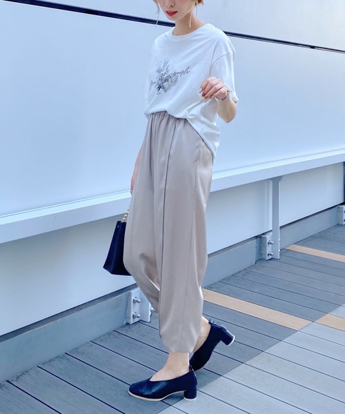 mysty woman（ミスティウーマン）の「サテンジョガーパンツ 237195（スラックス・レディース・ブラック/ライトベージュ/チャコール・FREE）」の10枚目の写真