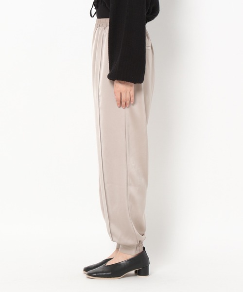 mysty woman（ミスティウーマン）の「サテンジョガーパンツ 237195（スラックス・レディース・ブラック/ライトベージュ/チャコール・FREE）」の14枚目の写真