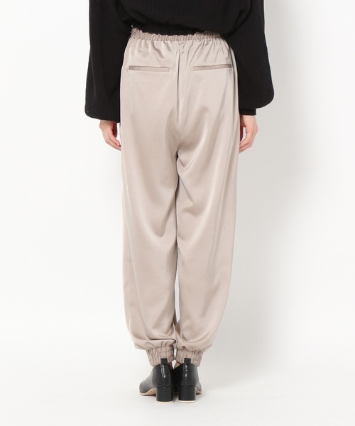 mysty woman（ミスティウーマン）の「サテンジョガーパンツ 237195（スラックス・レディース・ブラック/ライトベージュ/チャコール・FREE）」の15枚目の写真