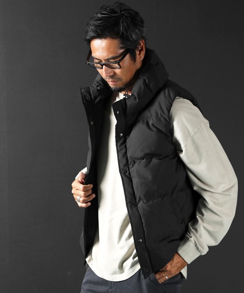 The DUFFER of ST.GEORGE(ザダファーオブセントジョージ)の「VOLUME NECK DOWN VEST:ボリュームネック ダウンベスト ライトアウター(ダウンベスト・メンズ・ネイビー/ダークグリーン/ブラック・SMALL/MEDIUM/LARGE/X-LARGE)」の2枚目の写真