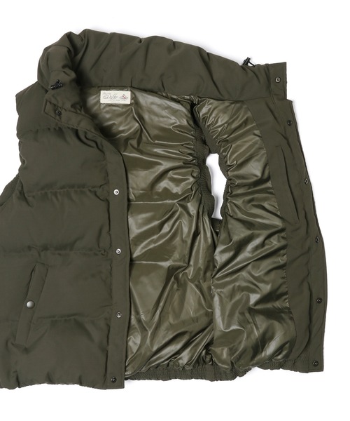 The DUFFER of ST.GEORGE(ザダファーオブセントジョージ)の「VOLUME NECK DOWN VEST:ボリュームネック ダウンベスト ライトアウター(ダウンベスト・メンズ・ネイビー/ダークグリーン/ブラック・SMALL/MEDIUM/LARGE/X-LARGE)」の9枚目の写真
