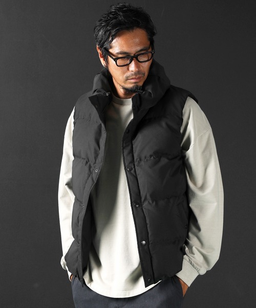 The DUFFER of ST.GEORGE(ザダファーオブセントジョージ)の「VOLUME NECK DOWN VEST:ボリュームネック ダウンベスト ライトアウター(ダウンベスト・メンズ・ネイビー/ダークグリーン/ブラック・SMALL/MEDIUM/LARGE/X-LARGE)」の16枚目の写真