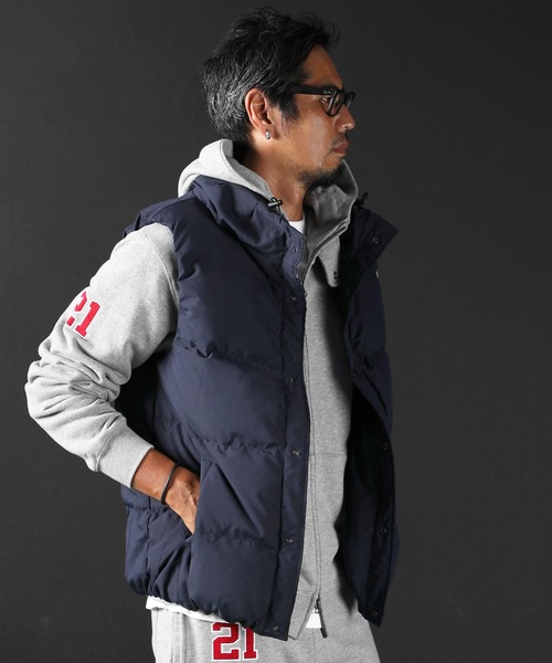 The DUFFER of ST.GEORGE(ザダファーオブセントジョージ)の「VOLUME NECK DOWN VEST:ボリュームネック ダウンベスト ライトアウター(ダウンベスト・メンズ・ネイビー/ダークグリーン/ブラック・SMALL/MEDIUM/LARGE/X-LARGE)」の8枚目の写真