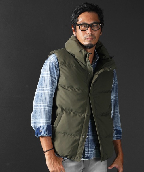 The DUFFER of ST.GEORGE(ザダファーオブセントジョージ)の「VOLUME NECK DOWN VEST:ボリュームネック ダウンベスト ライトアウター(ダウンベスト・メンズ・ネイビー/ダークグリーン/ブラック・SMALL/MEDIUM/LARGE/X-LARGE)」の4枚目の写真