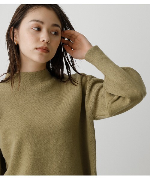 AZUL by moussy(アズールバイマウジー)の「SWEATTER BOTTLE NECK TOPS/スウェッターボトルネックトップス(スウェット・レディース・ブラック/ライトグリーン/ライトベージュ・SMALL/MEDIUM)」の6枚目の写真