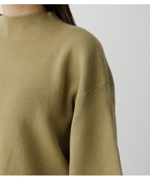 AZUL by moussy(アズールバイマウジー)の「SWEATTER BOTTLE NECK TOPS/スウェッターボトルネックトップス(スウェット・レディース・ブラック/ライトグリーン/ライトベージュ・SMALL/MEDIUM)」の9枚目の写真