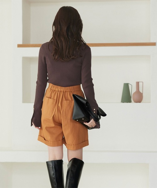 ボートネックゴールド釦デザインニット