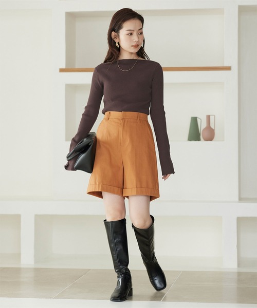 ボートネックゴールド釦デザインニット