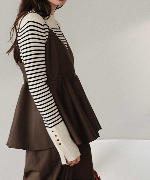 titivate(ティティベイト)の「ボートネックゴールド釦デザインニット(ニット/セーター・レディース・ブラック/ダークブラウン/オフホワイト/グレイッシュベージュ/ホワイト系その他/アイボリー/ホワイト系その他2/グレー系その他/グリーン/ラベンダー/グレー系その他2/レッド・S/M/L)」の17枚目の写真