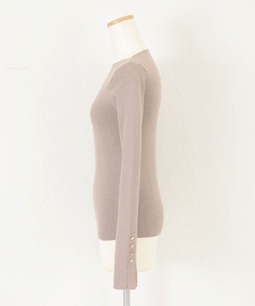 ボートネックゴールド釦デザインニット