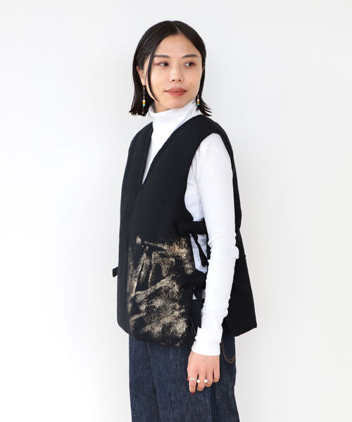 A New Dawn Bathes The World In A Fresh Light.by mo / Short Vest ショートベスト