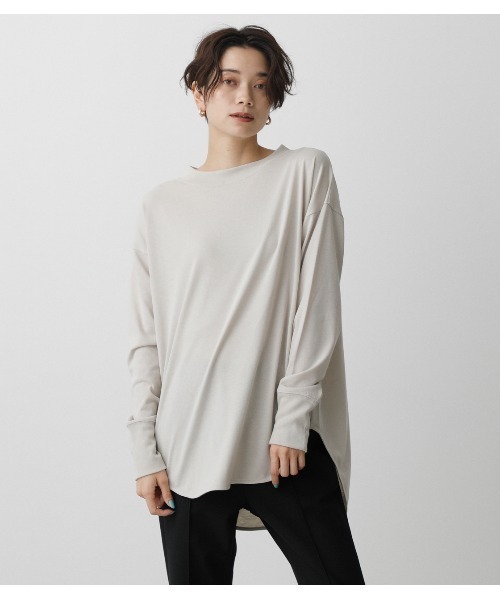 AZUL by moussy（アズールバイマウジー）の「BACK BUTTON LONG T/バックボタンロングT（Tシャツ/カットソー・レディース・オフホワイト/ブラック/ライトベージュ・SMALL/MEDIUM）」の3枚目の写真