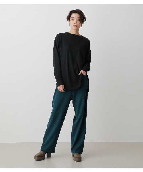 AZUL by moussy（アズールバイマウジー）の「BACK BUTTON LONG T/バックボタンロングT（Tシャツ/カットソー・レディース・オフホワイト/ブラック/ライトベージュ・SMALL/MEDIUM）」の5枚目の写真