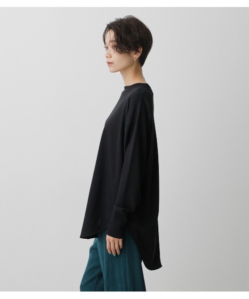 AZUL by moussy（アズールバイマウジー）の「BACK BUTTON LONG T/バックボタンロングT（Tシャツ/カットソー・レディース・オフホワイト/ブラック/ライトベージュ・SMALL/MEDIUM）」の7枚目の写真