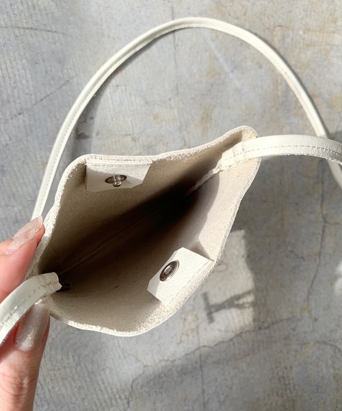 LIAN（リアン）の「【Made in Japan】レザーマルチポシェット（ショルダーバッグ・レディース・ブラック/ブラウン/オフホワイト・FREE）」の12枚目の写真