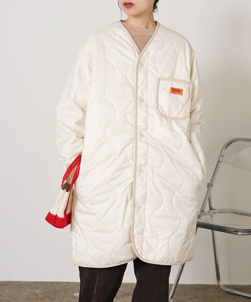 UNIVERSAL OVERALL（ユニバーサルオーバーオール）の「UNIVERSAL OVERALL/ユニバーサルオーバーオール QUILT COAT 中綿 キルティングコート パイピング ワンポイント（ノーカラーコート・メンズ・ブラック/ベージュ/オリーブ/オレンジ/ホワイト/アイボリー/グリーン/グレー・S/M/L/XL）」の9枚目の写真
