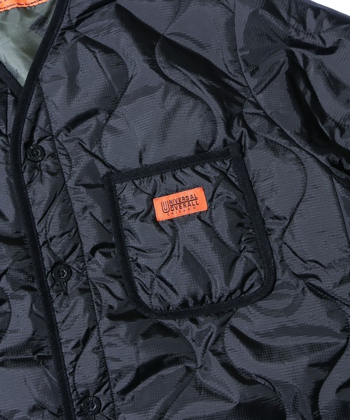 UNIVERSAL OVERALL（ユニバーサルオーバーオール）の「UNIVERSAL OVERALL/ユニバーサルオーバーオール QUILT COAT 中綿 キルティングコート パイピング ワンポイント（ノーカラーコート・メンズ・ブラック/ベージュ/オリーブ/オレンジ/ホワイト/アイボリー/グリーン/グレー・S/M/L/XL）」の17枚目の写真
