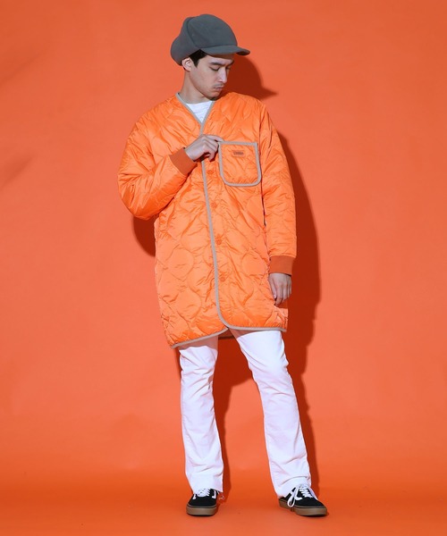 UNIVERSAL OVERALL（ユニバーサルオーバーオール）の「UNIVERSAL OVERALL/ユニバーサルオーバーオール QUILT COAT 中綿 キルティングコート パイピング ワンポイント（ノーカラーコート・メンズ・ブラック/ベージュ/オリーブ/オレンジ/ホワイト/アイボリー/グリーン/グレー・S/M/L/XL）」の21枚目の写真