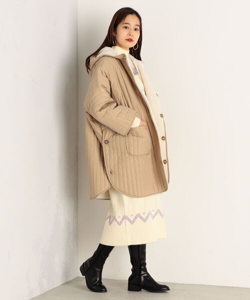 fredy couleur(フレディクルール)の「キルティング×ボア リバーシブルフードポンチョ(ポンチョ・レディース・チャコールグレー/ベージュ・38)」の4枚目の写真