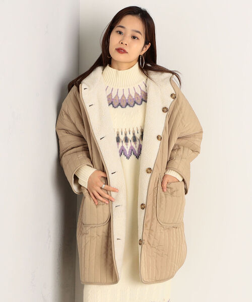fredy couleur(フレディクルール)の「キルティング×ボア リバーシブルフードポンチョ(ポンチョ・レディース・チャコールグレー/ベージュ・38)」の5枚目の写真