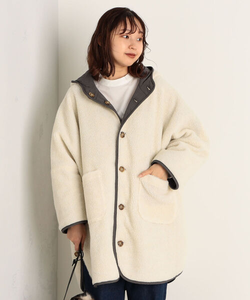 fredy couleur(フレディクルール)の「キルティング×ボア リバーシブルフードポンチョ(ポンチョ・レディース・チャコールグレー/ベージュ・38)」の8枚目の写真