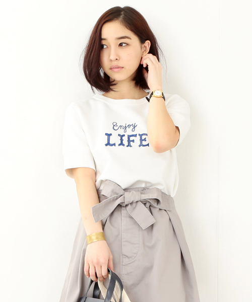 BEAMS BOY（ビームスボーイ）の「BEAMS BOY / メッセージ 刺繍 スウェット クルー（スウェット・レディース・ホワイト/チャコールグレー/ネイビー・ONE SIZE）」の2枚目の写真