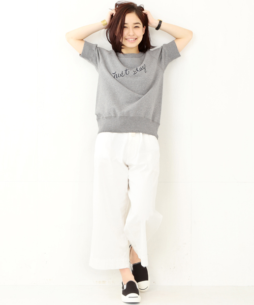 BEAMS BOY（ビームスボーイ）の「BEAMS BOY / メッセージ 刺繍 スウェット クルー（スウェット・レディース・ホワイト/チャコールグレー/ネイビー・ONE SIZE）」の12枚目の写真