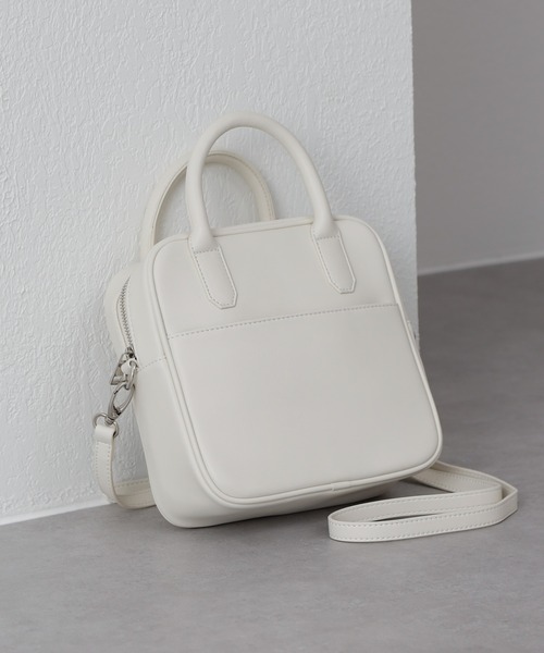 COLONY 2139（コロニートゥーワンスリーナイン）の「スクエアボストンバッグ/ショルダーバッグ（ボストンバッグ・レディース・ブラック/イエロー/グリーン/アイボリー・FREE）」の2枚目の写真