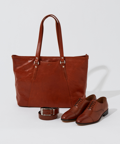 alfredoBANNISTER(アルフレッドバニスター)の「【セット購入でお得】内羽根ストレートチップ + SEEKER別注 レザートート + リバーシブルベルト(ドレスシューズ・メンズ・ブラック/キャメル・44/42/43/41)」の2枚目の写真