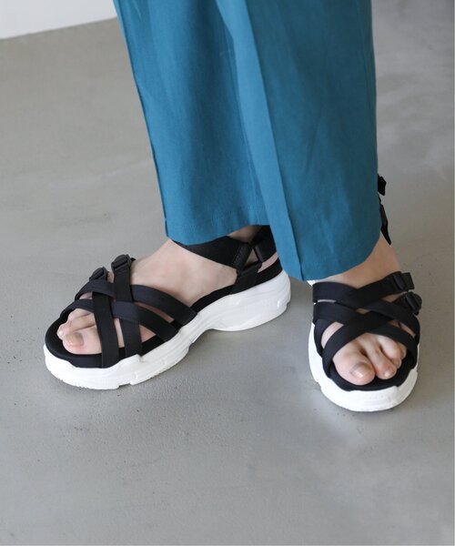 RAY CASSIN(レイカズン)の「ハイスポサンダル(サンダル・レディース・ブラック/オフホワイト/グリーン・MEDIUM/LARGE)」の2枚目の写真