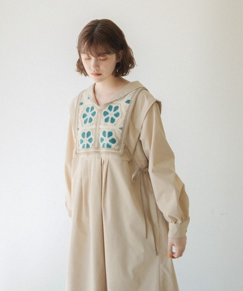 idem(イデム)の「crochet knit vest × sailor onepiece/クロシェニットベストセーラーワンピース(ワンピース・レディース・ベージュ/アイボリー・FREE)」の4枚目の写真