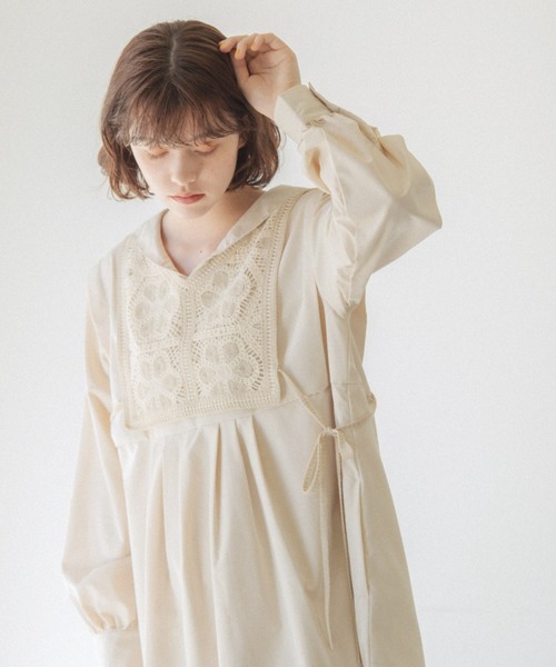 idem(イデム)の「crochet knit vest × sailor onepiece/クロシェニットベストセーラーワンピース(ワンピース・レディース・ベージュ/アイボリー・FREE)」の8枚目の写真