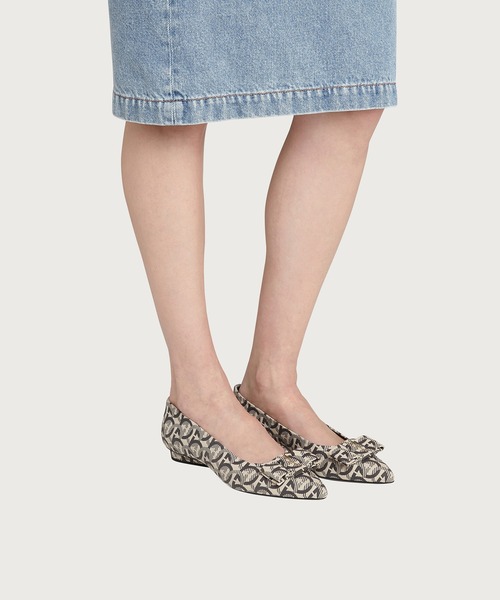 FERRAGAMO(フェラガモ)の「VIVA(バレエシューズ・レディース・ブラック×ベージュ・6/6.5/5/7.5/5.5/7)」の2枚目の写真