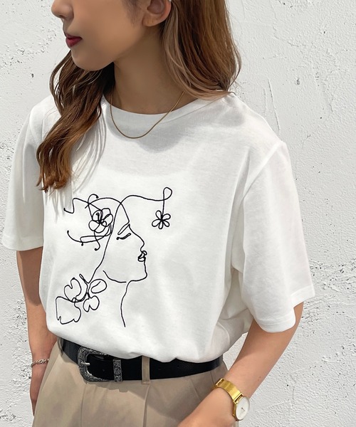 apres jour mignon(アプレジュールミニョン)の「刺繍アートT【ZOZOTOWN限定アイテム】(Tシャツ/カットソー・レディース・ブラック/オフホワイト/ホワイト系その他/ブラック系その他・X-LARGE/フリー)」の5枚目の写真