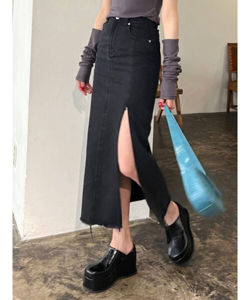 EMODA（エモダ）の「フリーリースリットデニムマキシスカート（スカート・レディース・ブラック/グレー/インディゴブルー/アイボリー・SMALL/MEDIUM）」の3枚目の写真