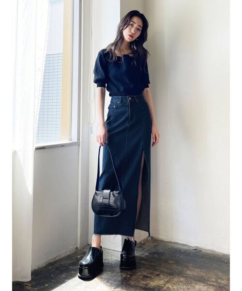 EMODA（エモダ）の「フリーリースリットデニムマキシスカート（スカート・レディース・ブラック/グレー/インディゴブルー/アイボリー・SMALL/MEDIUM）」の9枚目の写真