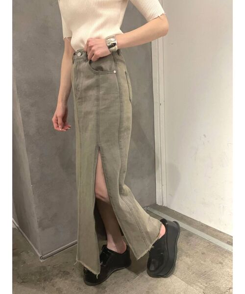 EMODA（エモダ）の「フリーリースリットデニムマキシスカート（スカート・レディース・ブラック/グレー/インディゴブルー/アイボリー・SMALL/MEDIUM）」の13枚目の写真