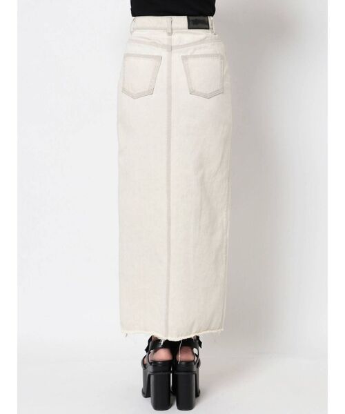 EMODA（エモダ）の「フリーリースリットデニムマキシスカート（スカート・レディース・ブラック/グレー/インディゴブルー/アイボリー・SMALL/MEDIUM）」の5枚目の写真