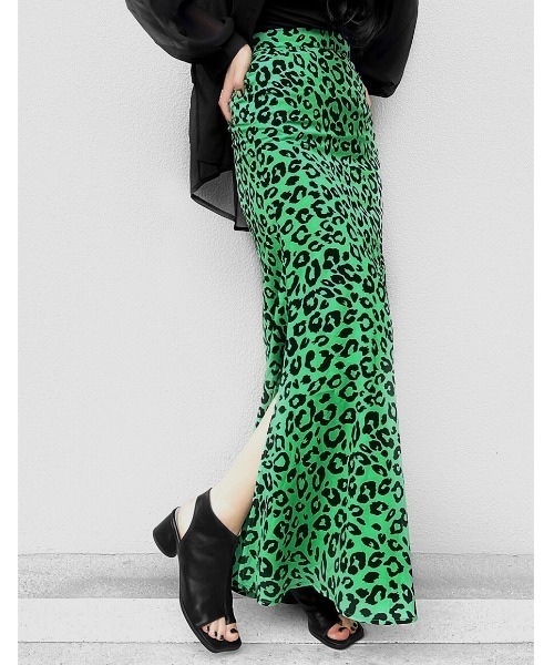 LVEU.(ラブユ.)の「Leopard slit mermaid skirt / レオパードスリットマーメイドスカート(Ai select)(スカート・レディース・ホワイト/グリーン・FREE)」の2枚目の写真