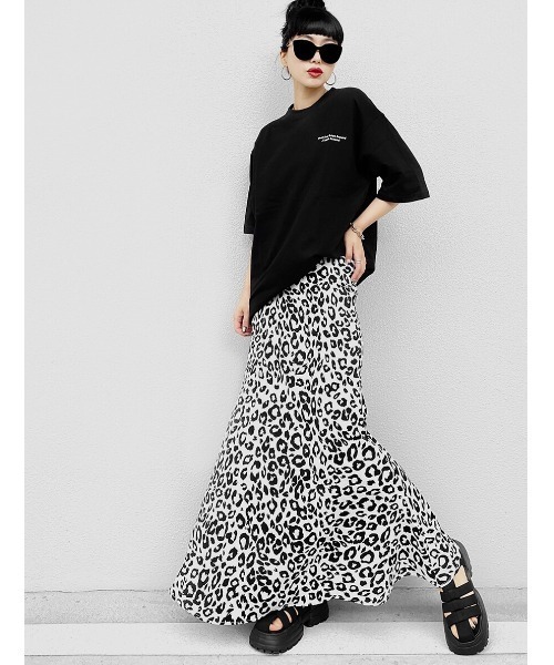 LVEU.(ラブユ.)の「Leopard slit mermaid skirt / レオパードスリットマーメイドスカート(Ai select)(スカート・レディース・ホワイト/グリーン・FREE)」の3枚目の写真