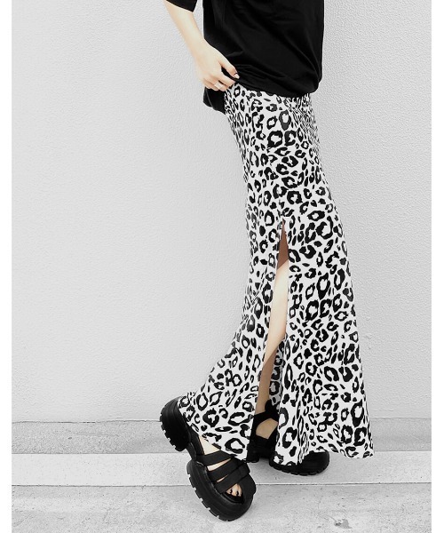 LVEU.(ラブユ.)の「Leopard slit mermaid skirt / レオパードスリットマーメイドスカート(Ai select)(スカート・レディース・ホワイト/グリーン・FREE)」の4枚目の写真