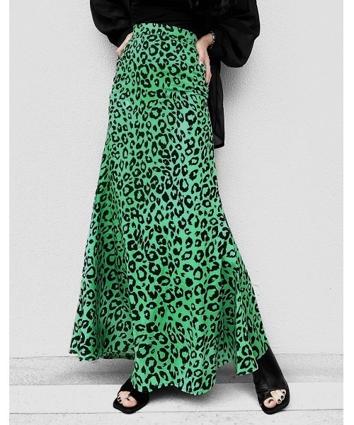 LVEU.(ラブユ.)の「Leopard slit mermaid skirt / レオパードスリットマーメイドスカート(Ai select)(スカート・レディース・ホワイト/グリーン・FREE)」の6枚目の写真
