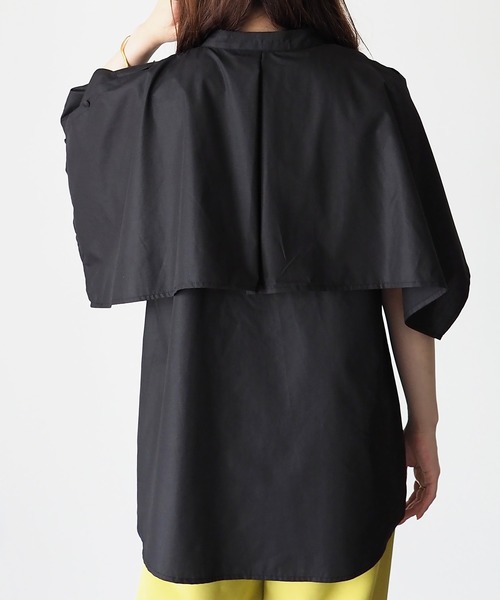 Riberry（リベリー）の「マルチway　ケープブラウス（シャツ/ブラウス・レディース・ブラック/オフホワイト/グリーン・FREE）」の7枚目の写真