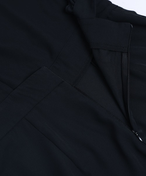 AMELY(エミリー)の「フリルショルダーサロペット(サロペット/オーバーオール・レディース・グリーン/グレイッシュベージュ/ダークグレー/ブラック・M/L)」の17枚目の写真