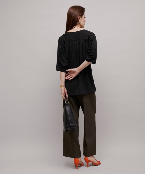 ROPE'（ロペ）の「バックギャザーカットソーブラウス（シャツ/ブラウス・レディース・ブラック/クリーム・38）」の4枚目の写真